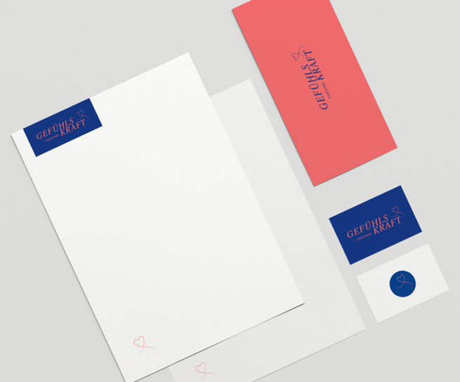 Mockup von einem Briefpapier, Flyer sowie Visitenkarte für Gefühlskraft Coaching