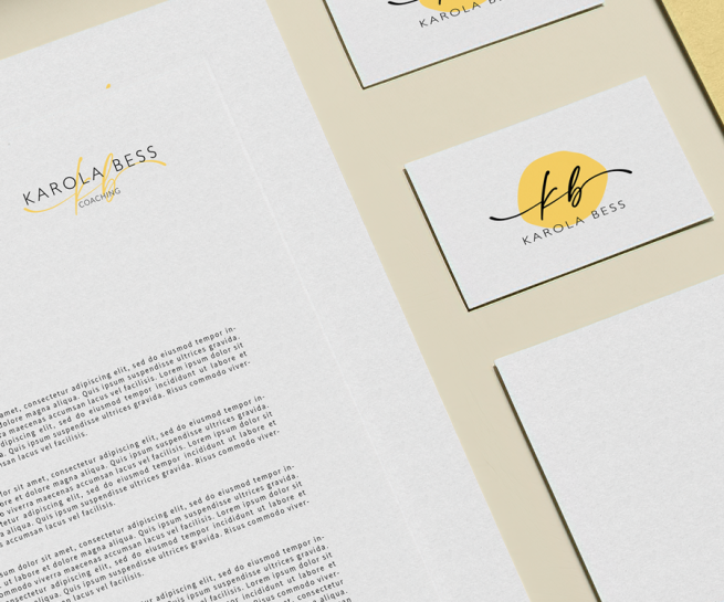 Mockup von Briefpapier und Visitenkarten mit dem Logo von Karola Bess Coaching