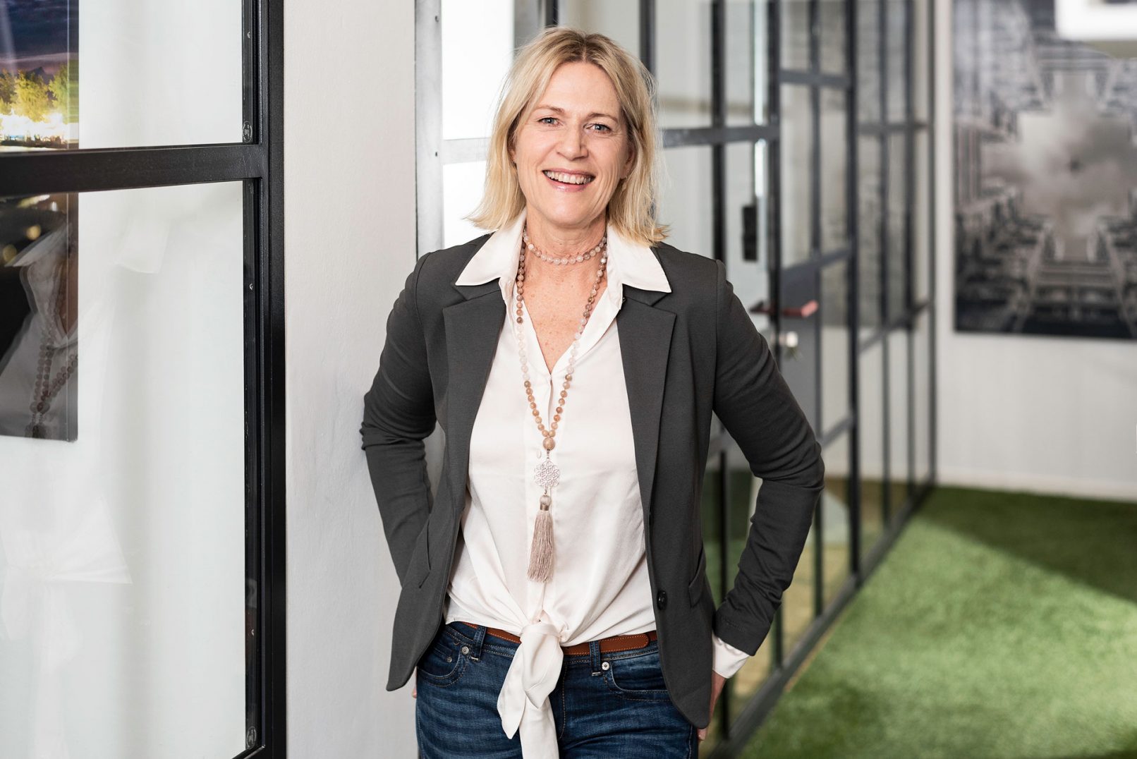 Mitarbeiter Portrait im Büro von Pharecon Personalberatung Weißenhorn