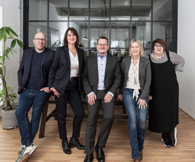 Gruppenfoto im Büro von Pharecon Personalberatung Weißenhorn