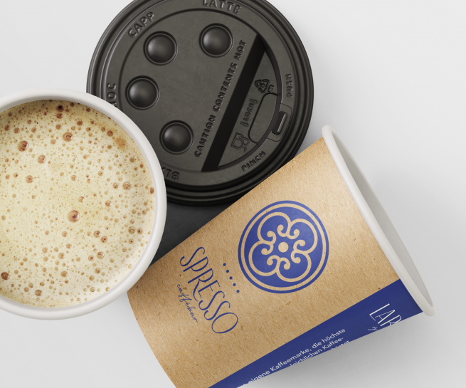 Mockup von einem Kaffeebecher To-go mit Spresso Logo